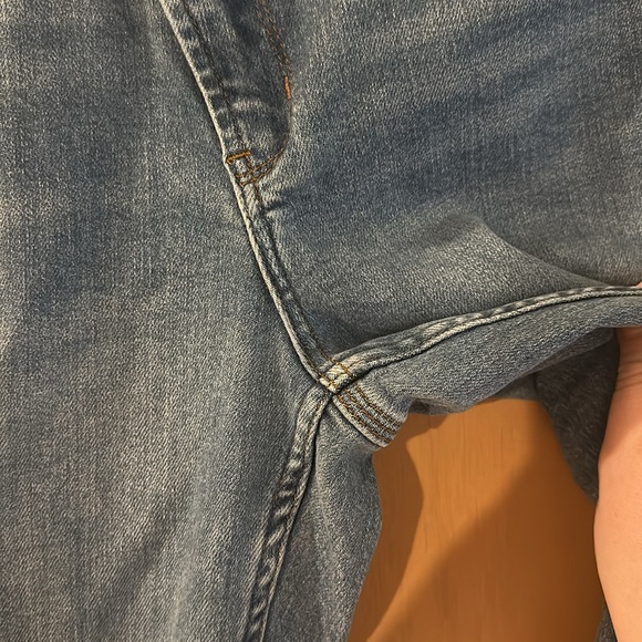 Judy Blue Women’s Relaxed Fit Crossover Stretch Jeans Medium Wash Size 29 (9) - Picture 3 of 10